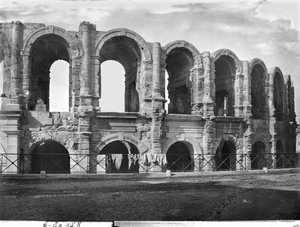 Vista exterior del anfiteatro de Roman